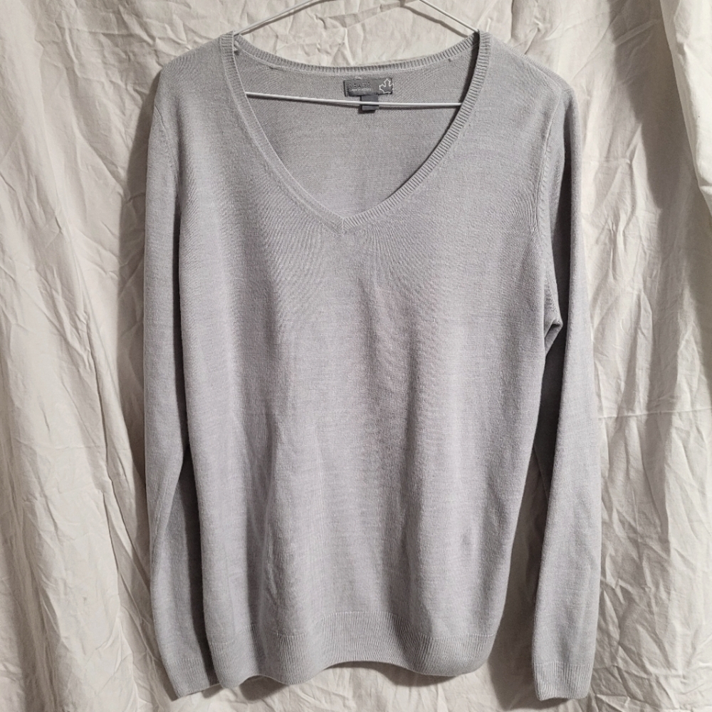 Vintage Sears Light Gray Women's V-Neck sweater, size 10/LRG